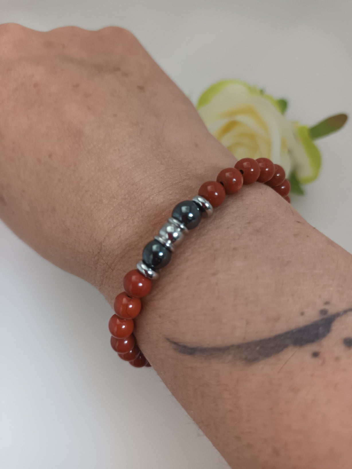 Bracelet jaspe rouge et hématite magnétique 6 mm - breloques acier inox  élastique 16 cm