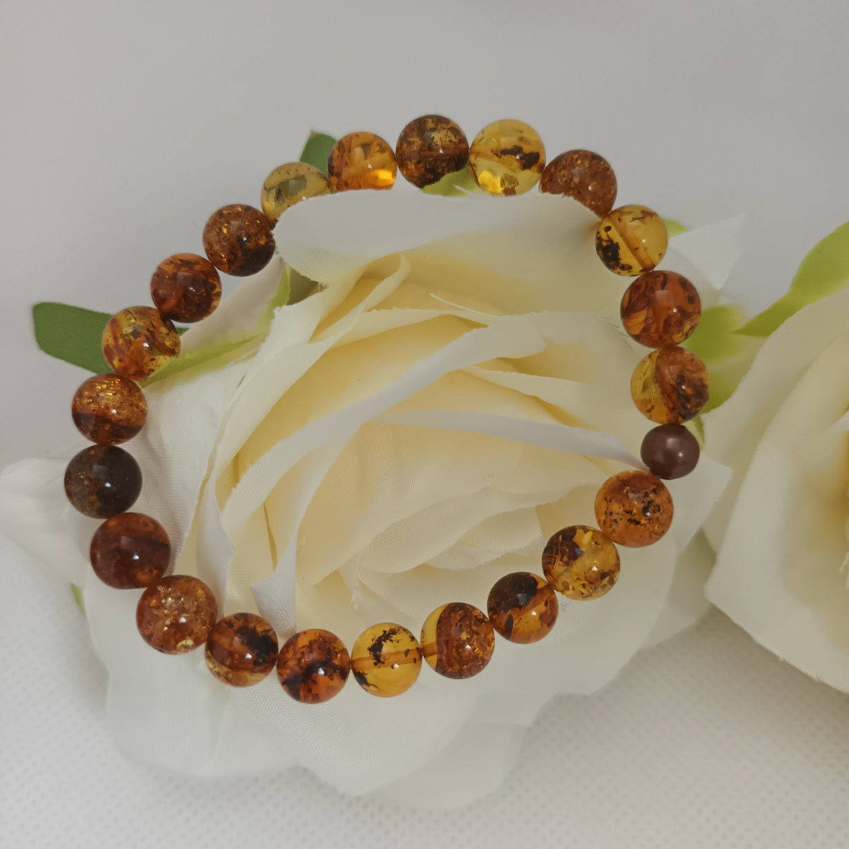 Bracelet ambre naturel 8 mm - perle laiton - élastique 15 cm