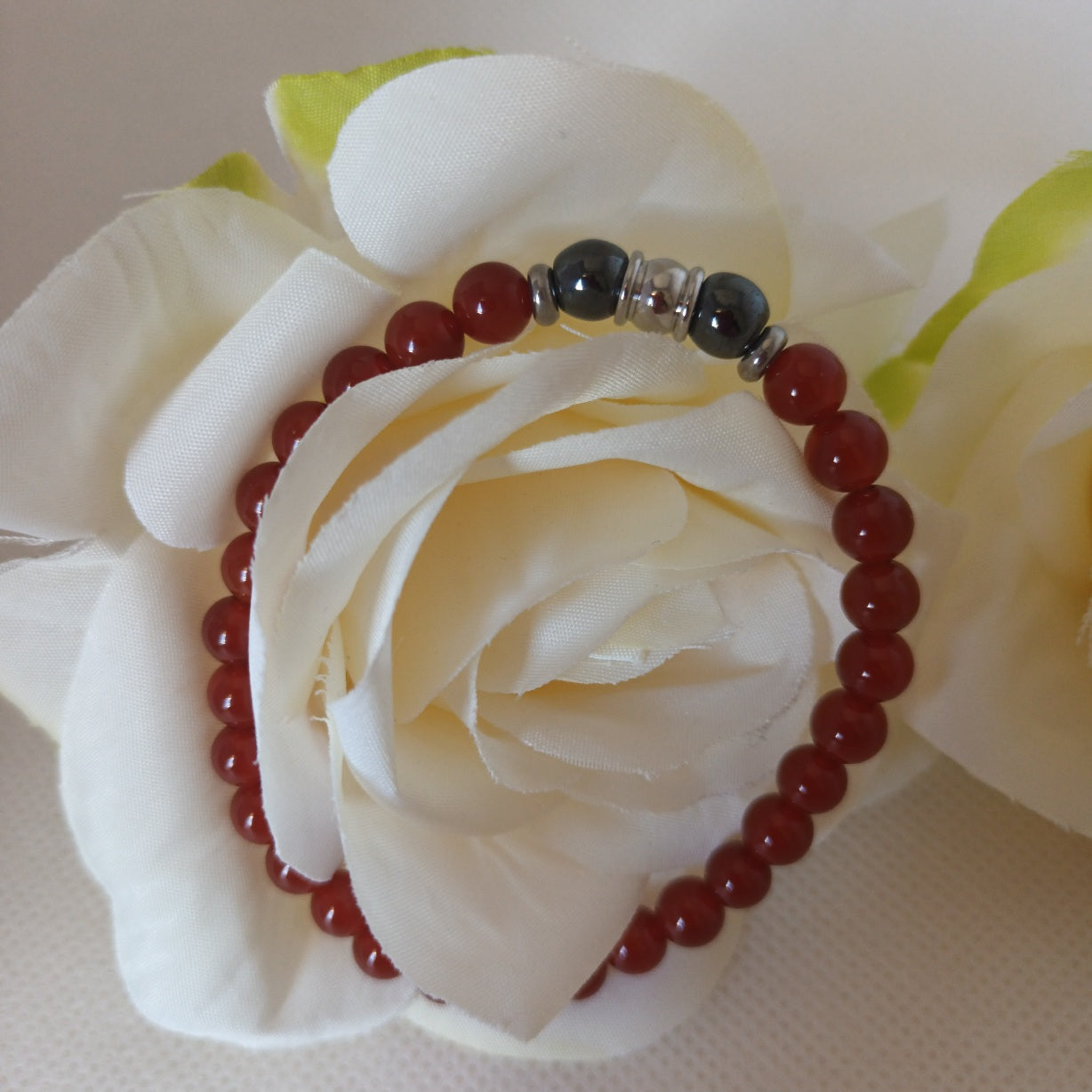 Bracelet cornaline et hématite magnétique 6 mm - perles acier inox - élastique 16 cm
