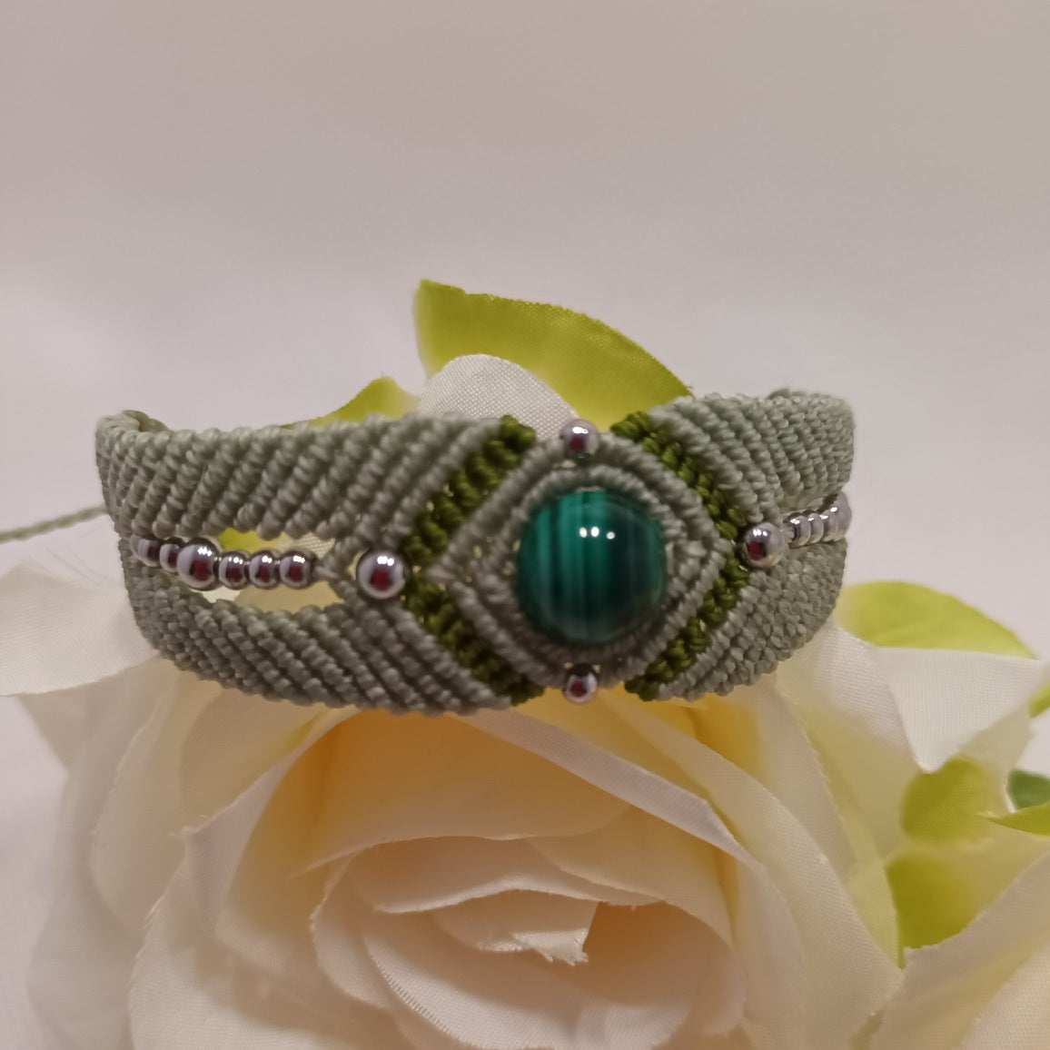 Bracelet malachite - micro‑macramé - réglable