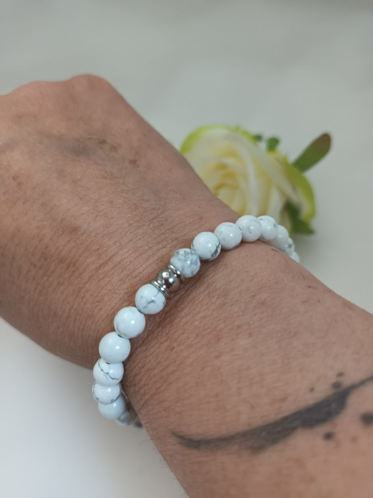 Bracelet howlite 6 mm - perle acier inox - élastique 16 cm