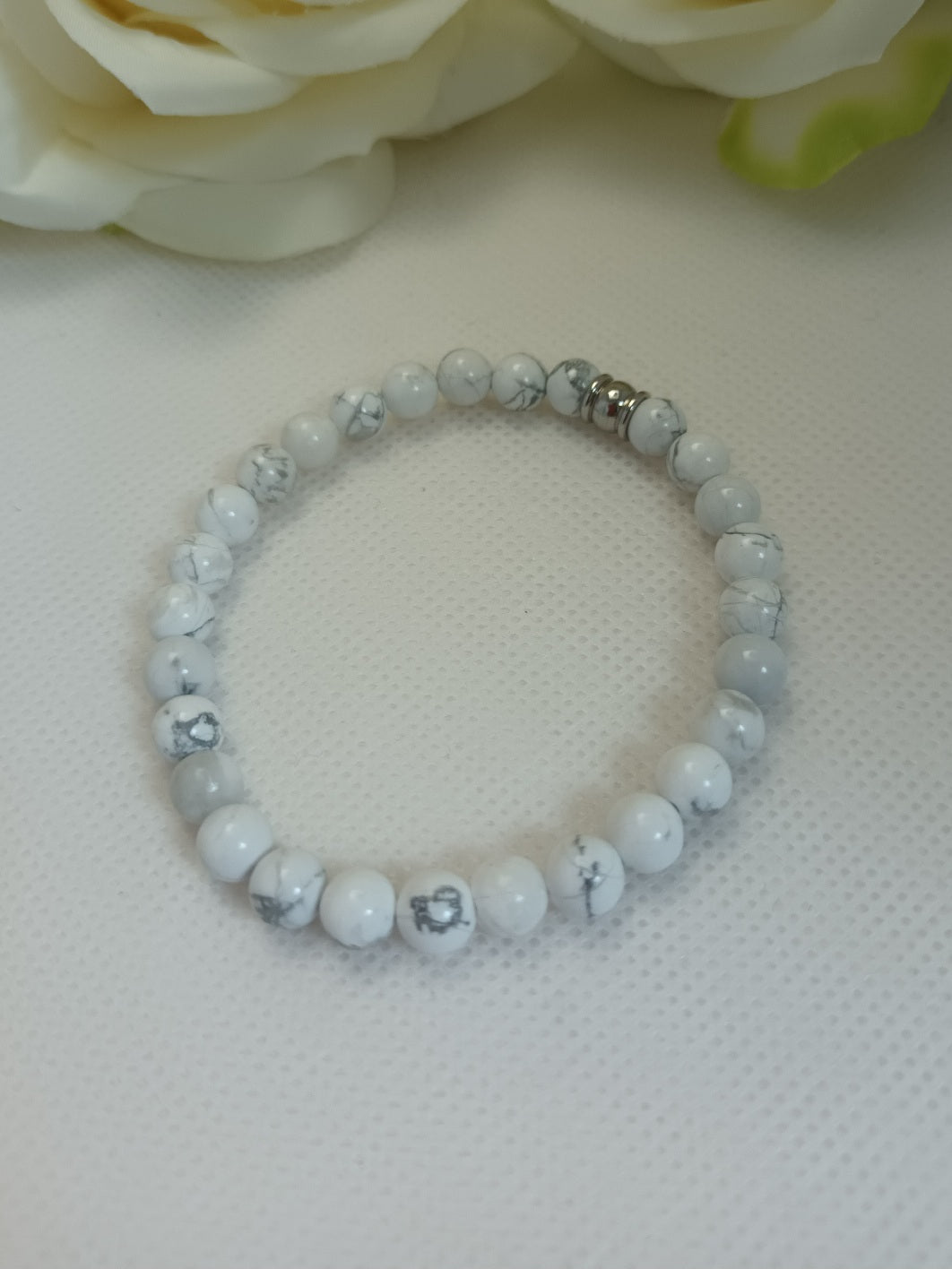 Bracelet howlite 6 mm - perle acier inox - élastique 16 cm
