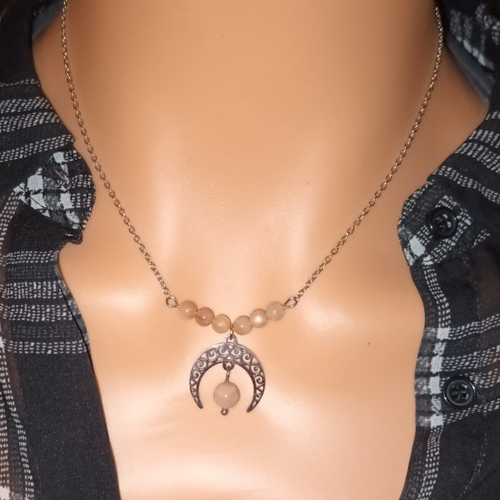 Collier pierre de lune rose - corne tribale 3,5 x 3,2 cm - perles 4 & 6 mm - acier inox argent