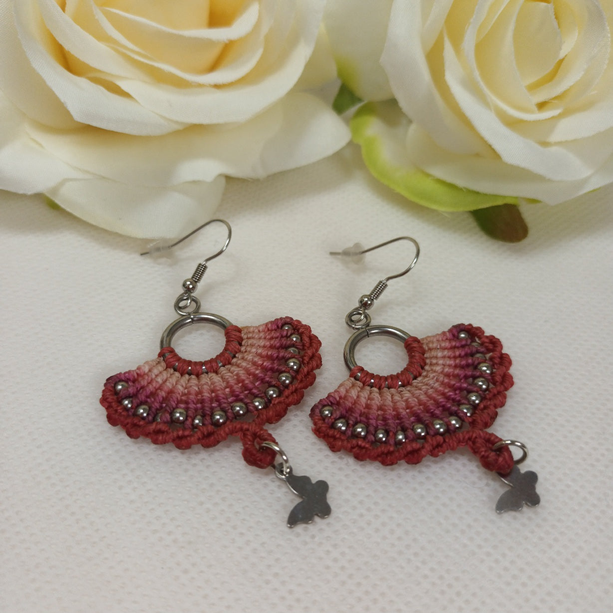 Boucles d’oreilles micro‑macramé - acier inoxydable - 7 × 3,8 cm