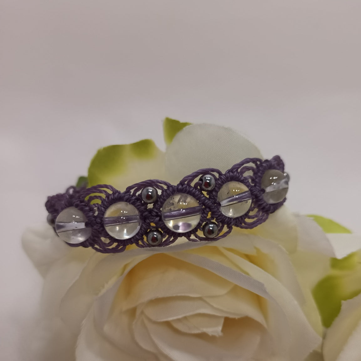Bracelet cristal de roche 8 mm - micro‑macramé - réglable