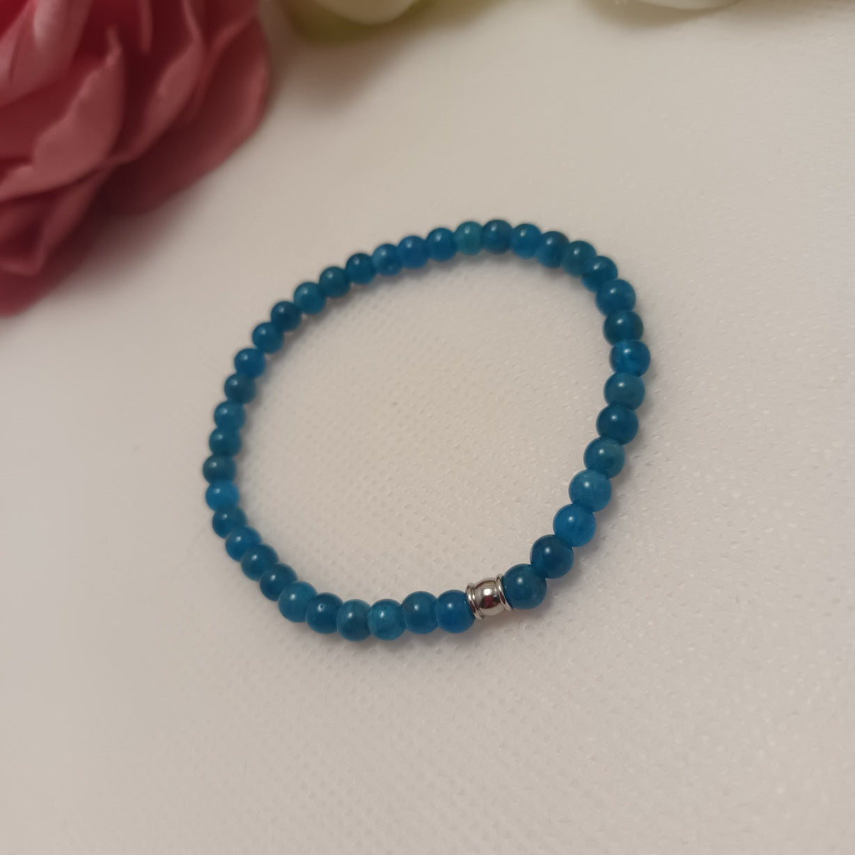 Bracelet apatite bleue 4 mm - perle acier inox - élastique 15 cm
