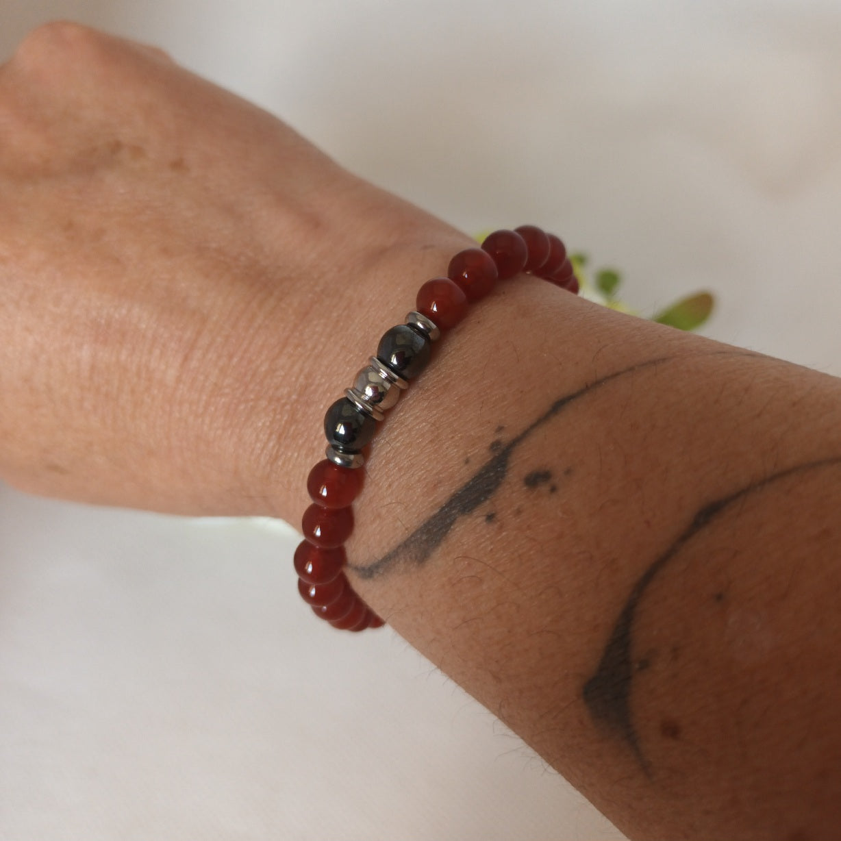 Bracelet cornaline et hématite magnétique 6 mm - perles acier inox - élastique 16 cm