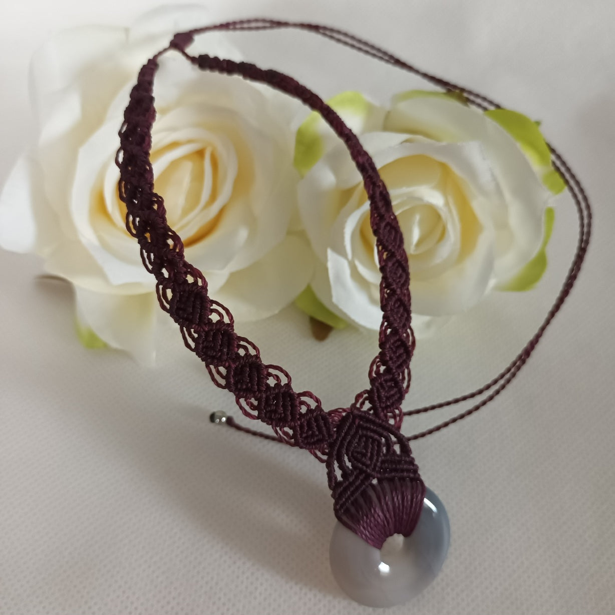 Collier donut agate 3 cm - micro‑macramé - réglable