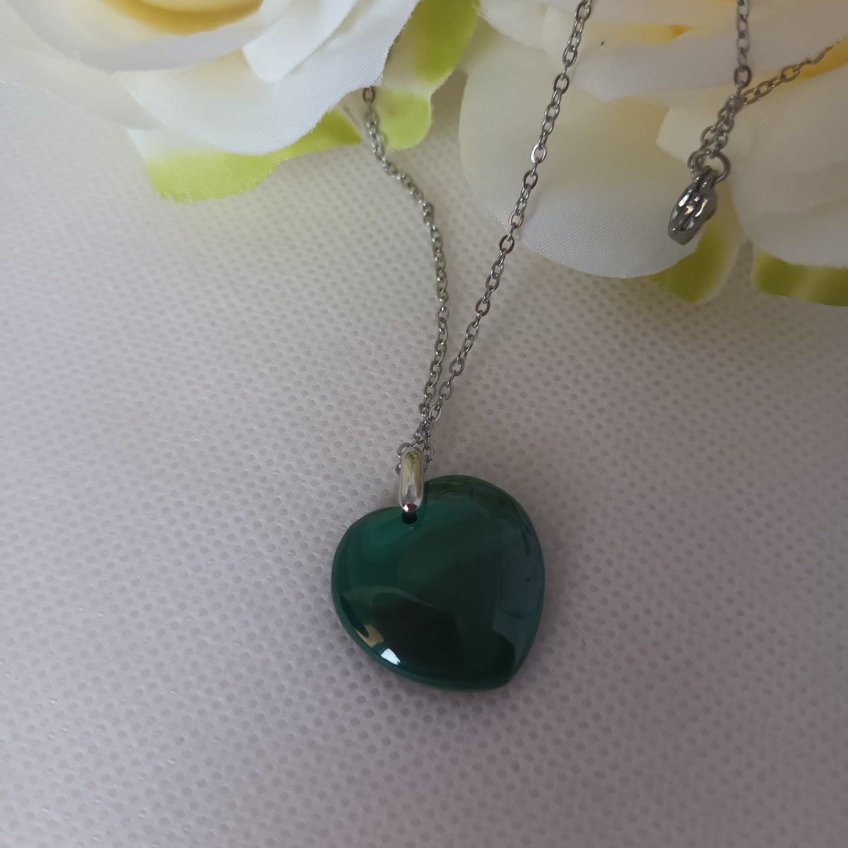 Pendentif cœur en malachite - chaîne acier inox - 2,2 cm