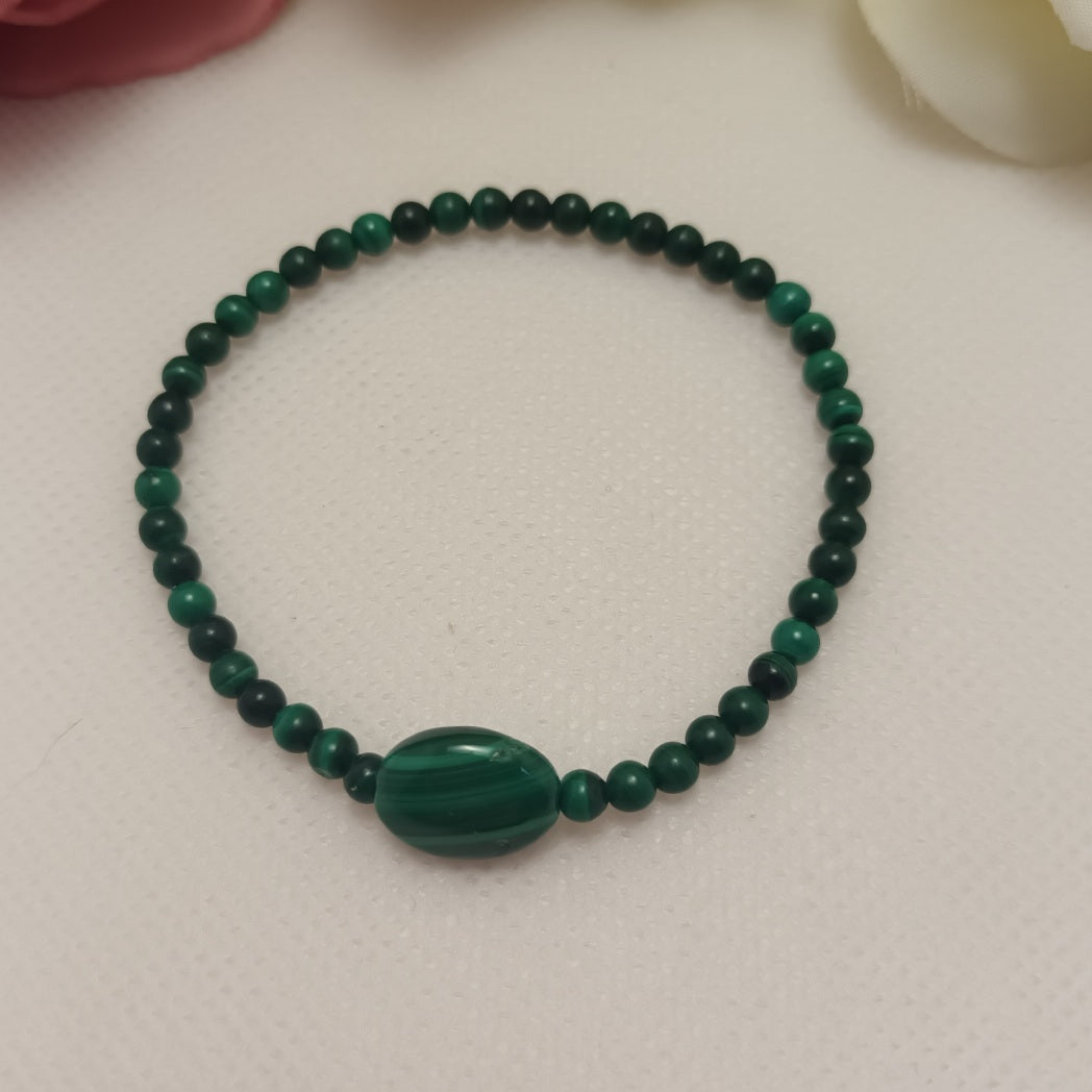 Bracelet malachite 4 mm - perle ovale - élastique 16 cm