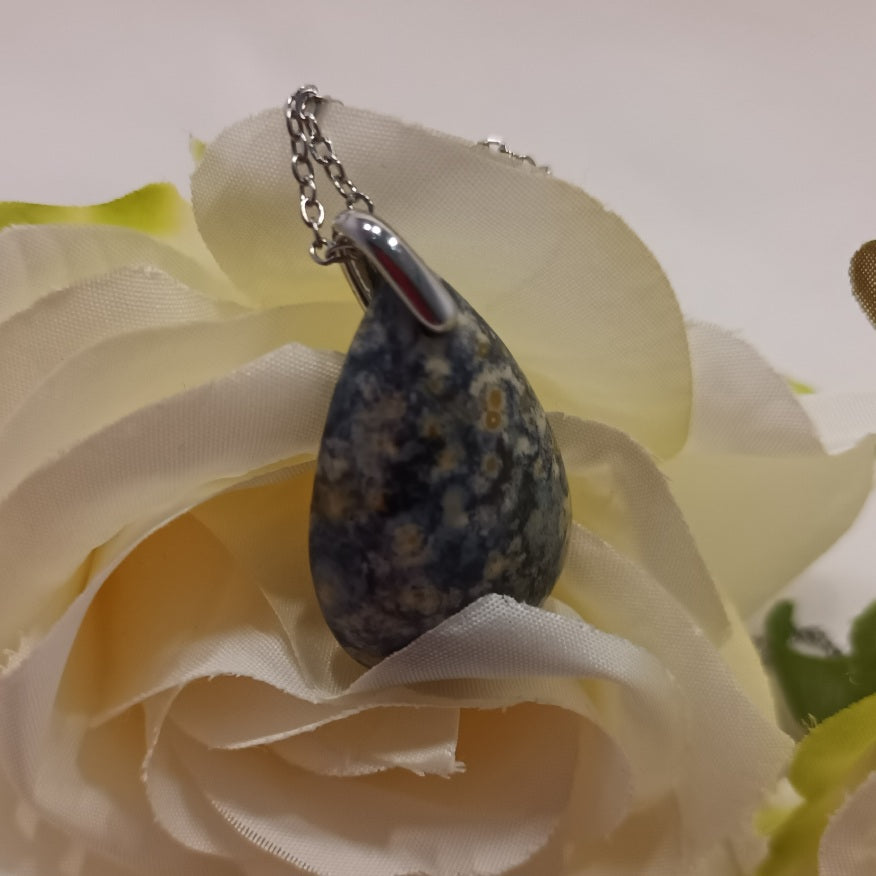 Pendentif agate océan 3 × 1,9 cm - chaîne acier inox argent