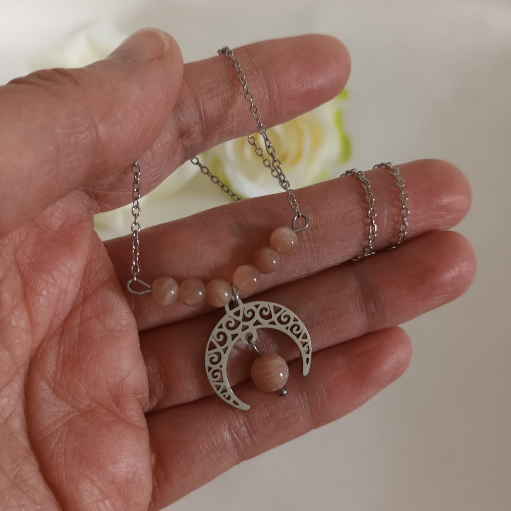 Collier pierre de lune rose - corne tribale 3,5 x 3,2 cm - perles 4 & 6 mm - acier inox argent