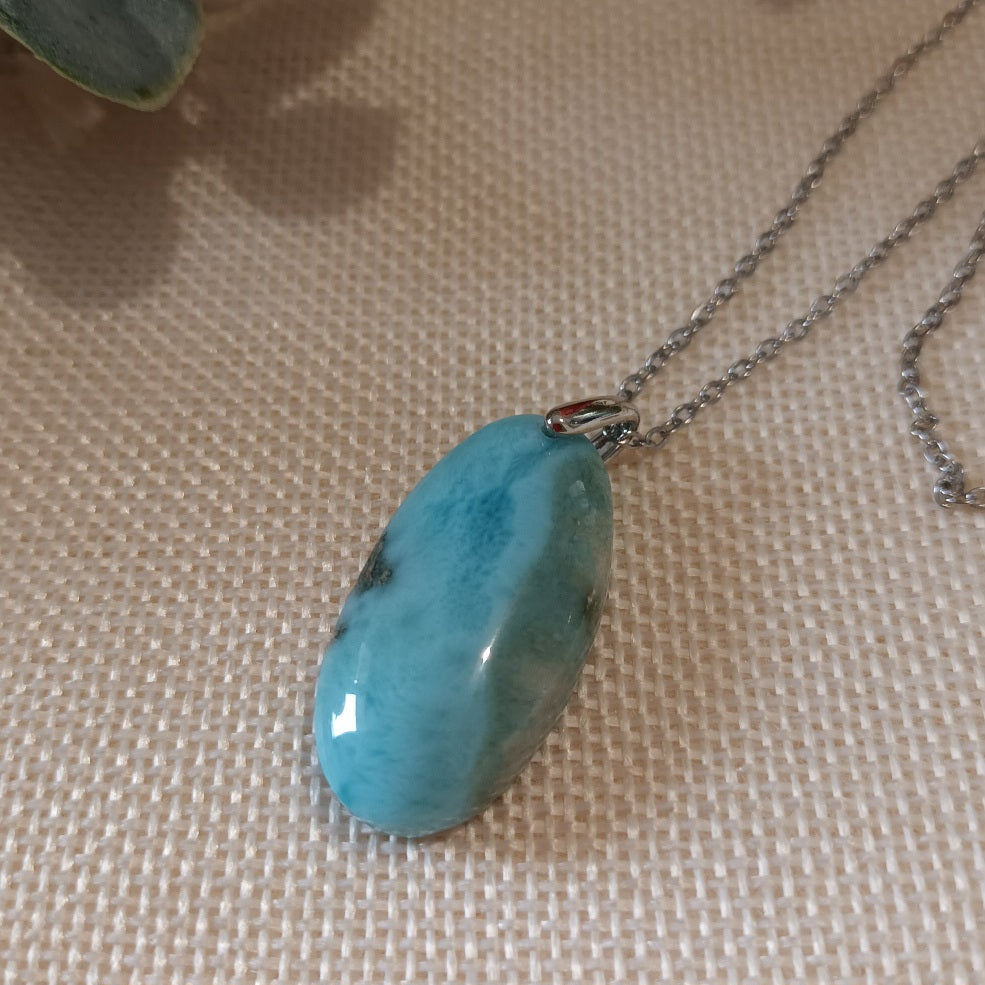 Pendentif larimar 3,2 × 1,6 cm - chaîne acier inox argent