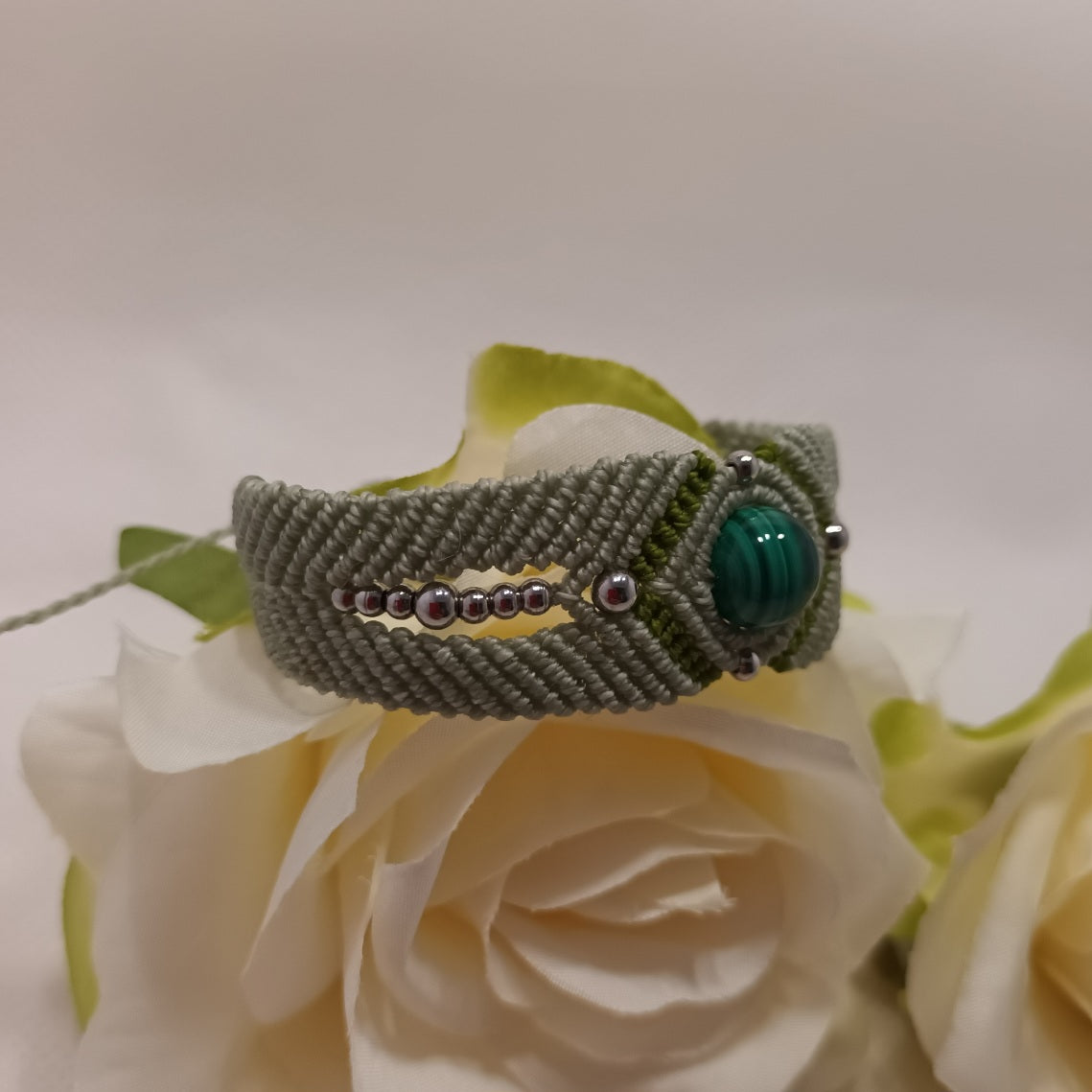 Bracelet malachite - micro‑macramé - réglable