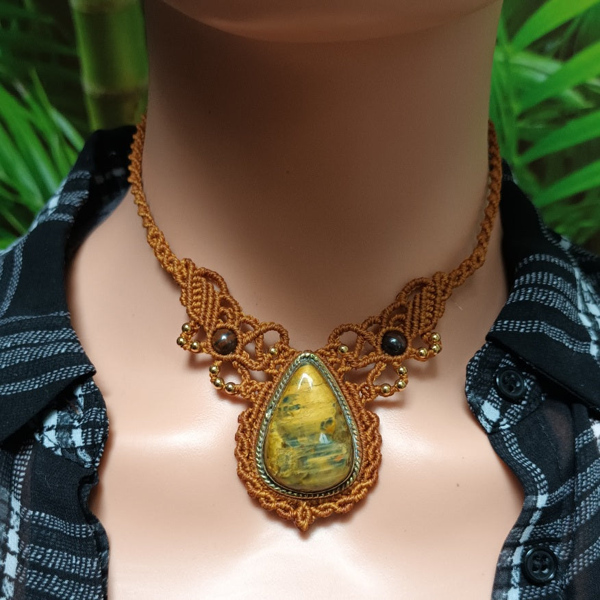 Collier piétersite & œil de fer - micro‑macramé - réglable