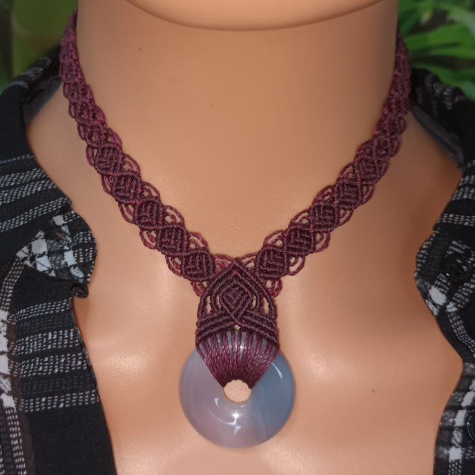 Collier donut agate 3 cm - micro‑macramé - réglable