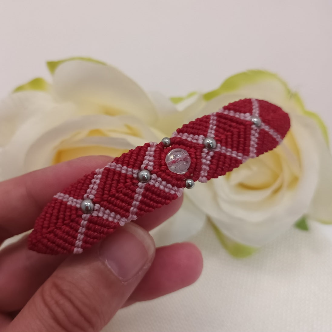 Barrette micro‑macramé & cristal de roche