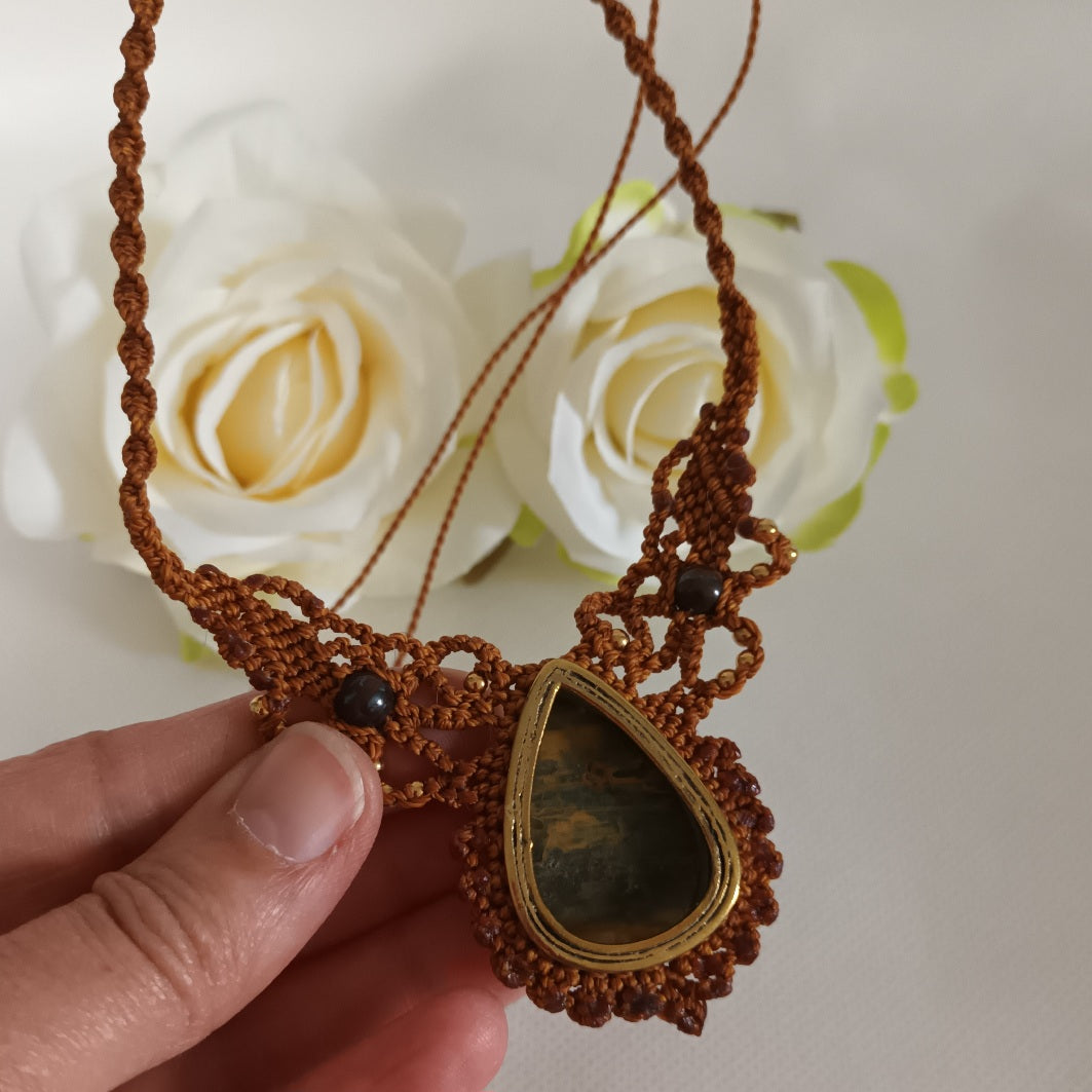 Collier piétersite & œil de fer - micro‑macramé - réglable