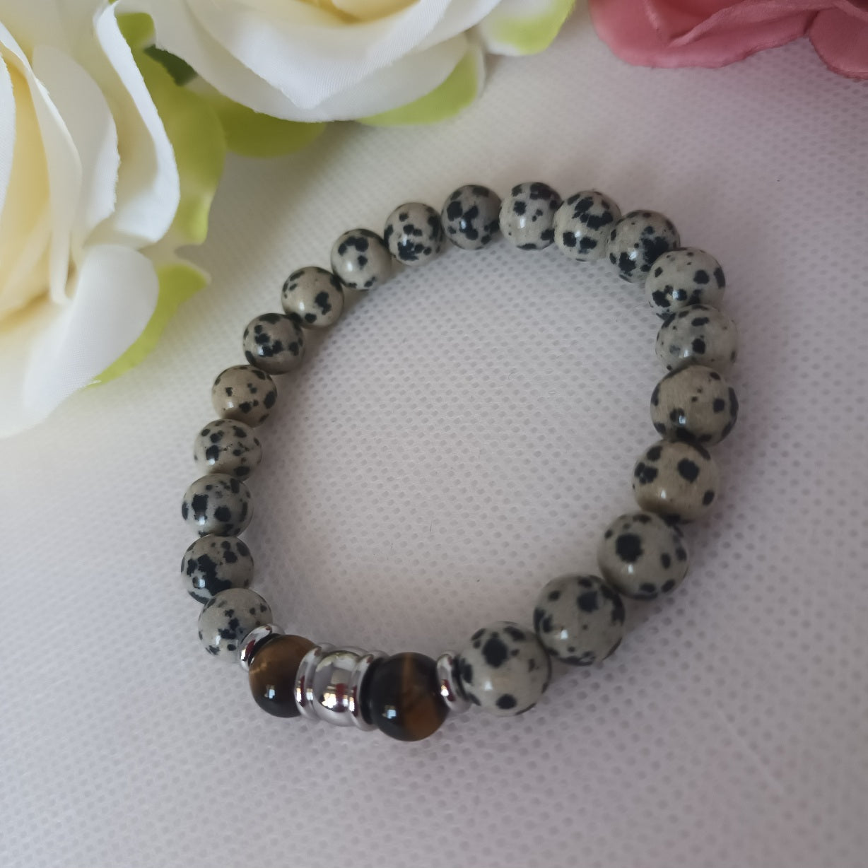 Bracelet jaspe dalmatien et œil de tigre 8 mm - breloques acier inox - élastique 17 cm