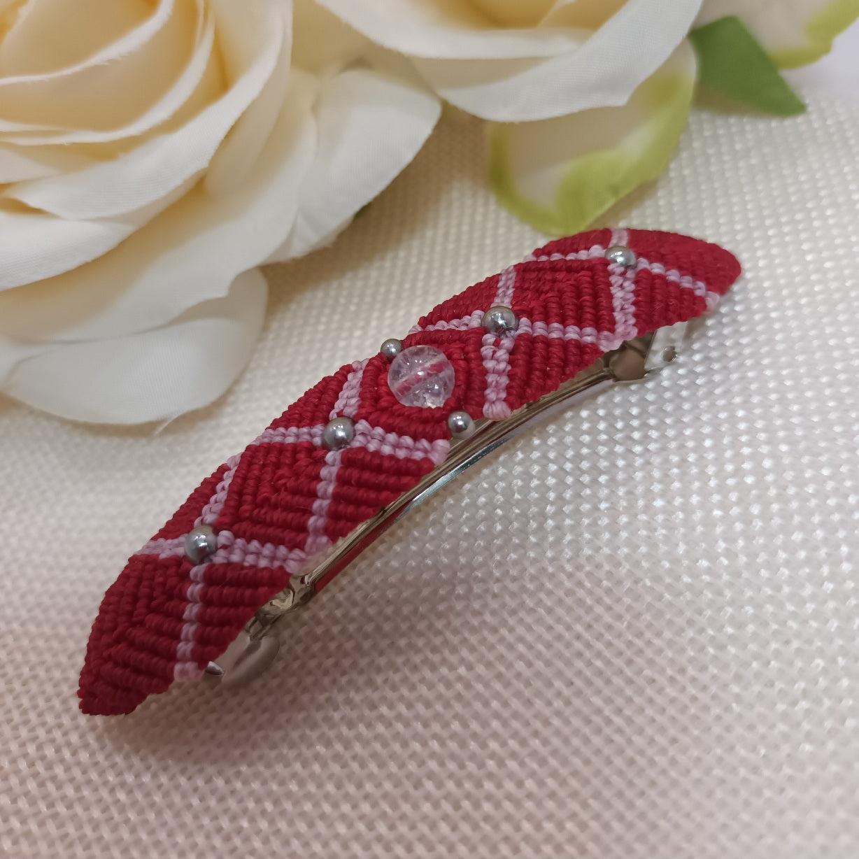 Barrette micro‑macramé & cristal de roche