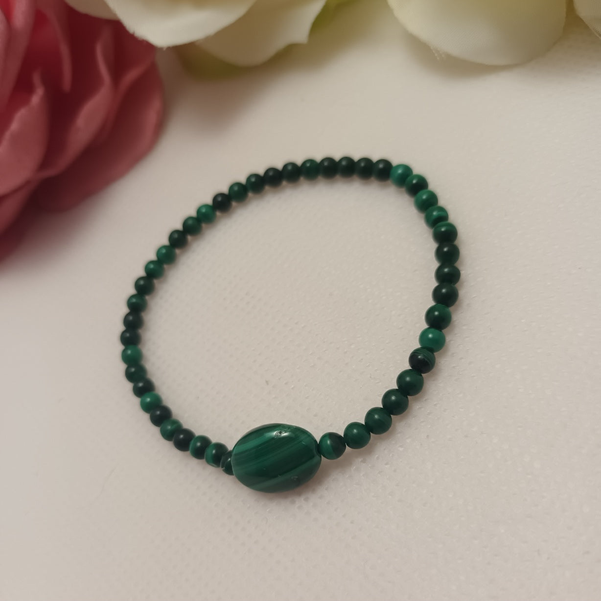 Bracelet malachite 4 mm - perle ovale - élastique 16 cm