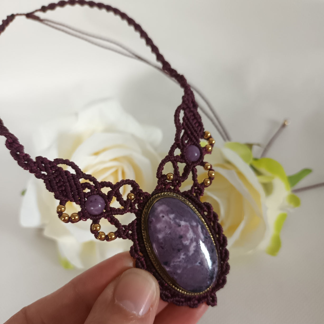 Collier charoïte & lépidolite - micro‑macramé - réglable