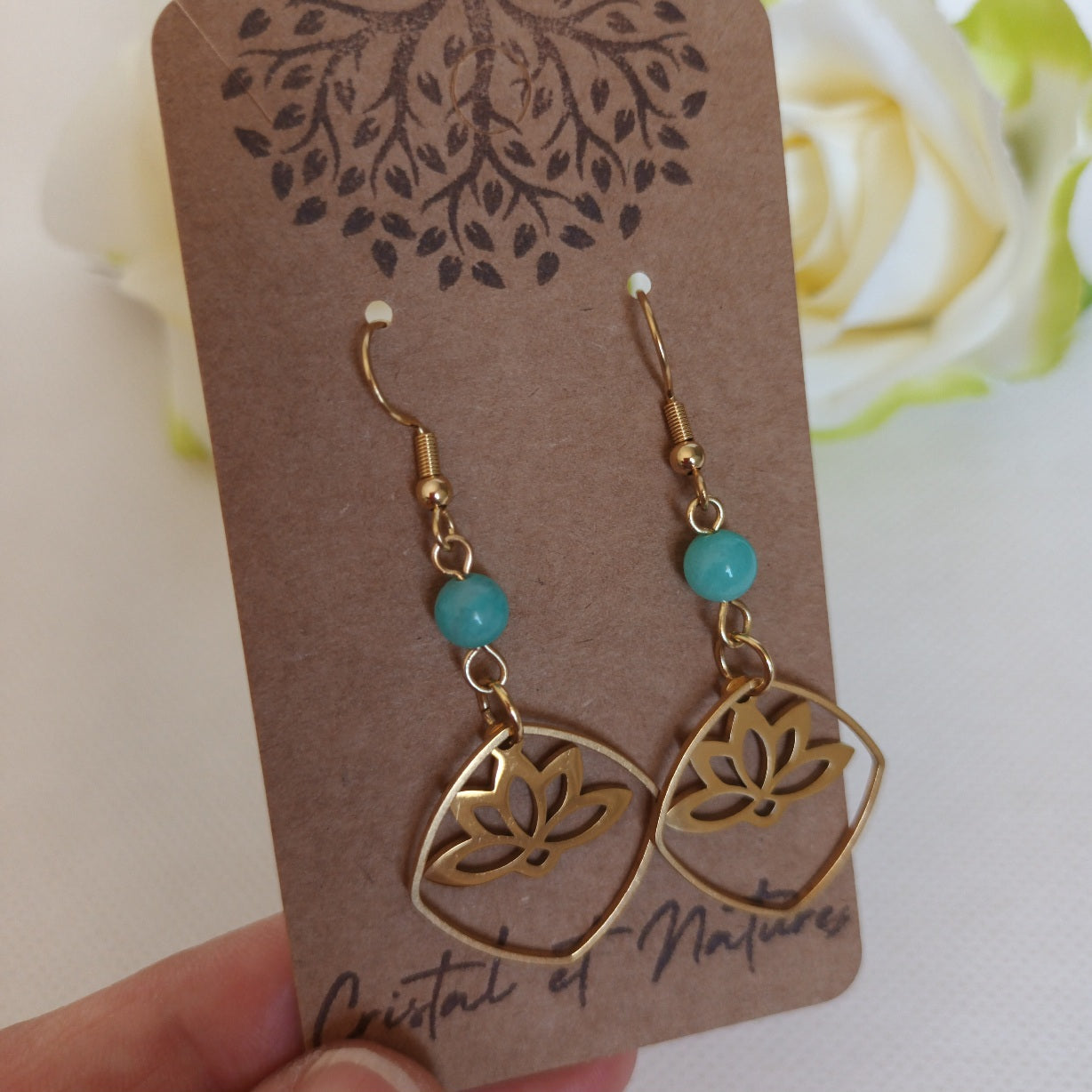 Boucles d’oreilles amazonite du Pérou & fleur de lotus - acier inoxydable - 5,4 × 2,2 cm