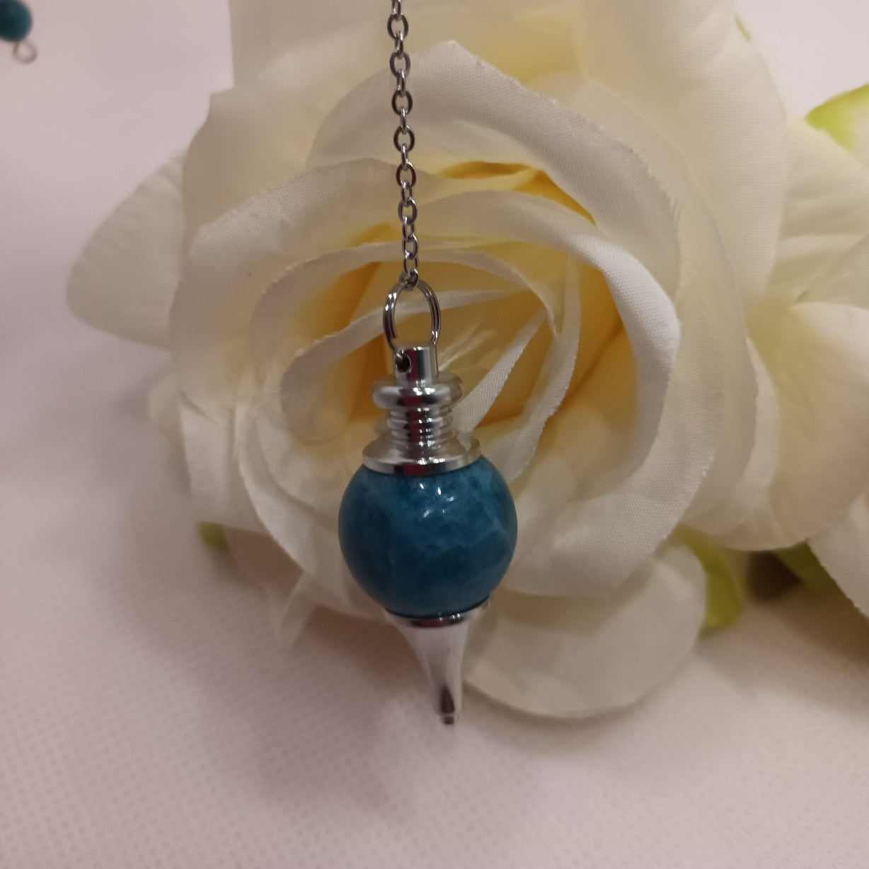 Pendule divinatoire sphère apatite bleue - radiesthésie - pierre naturelle