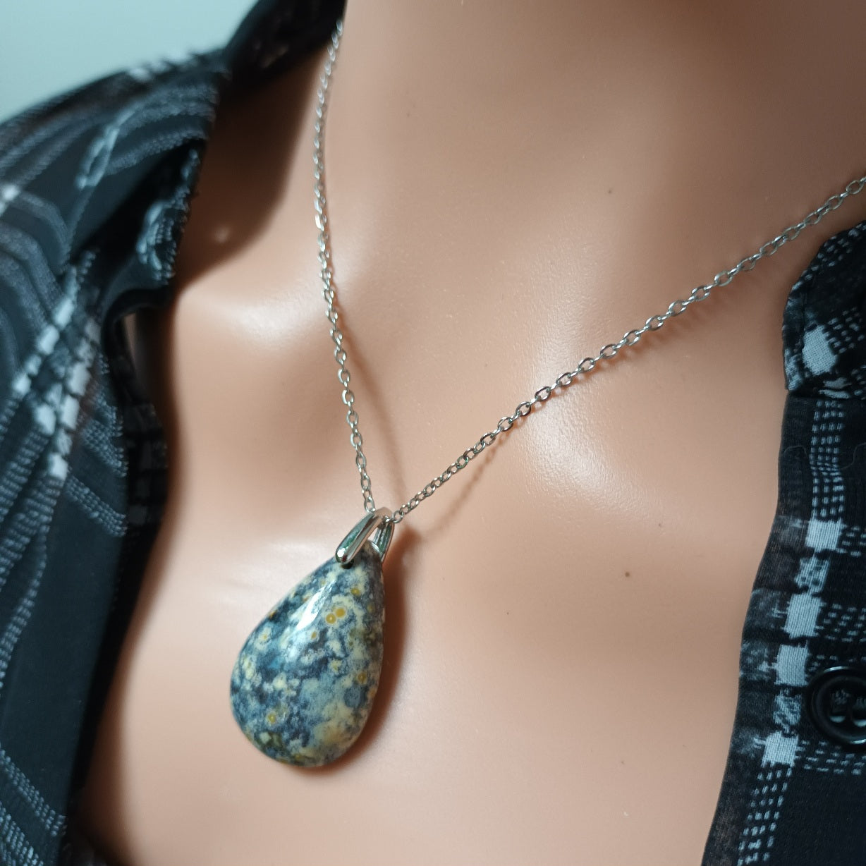 Pendentif agate océan 3 × 1,9 cm - chaîne acier inox argent