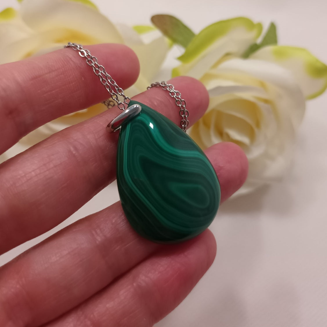 Pendentif malachite - 3,6 × 2,5 cm - chaîne acier inox argent
