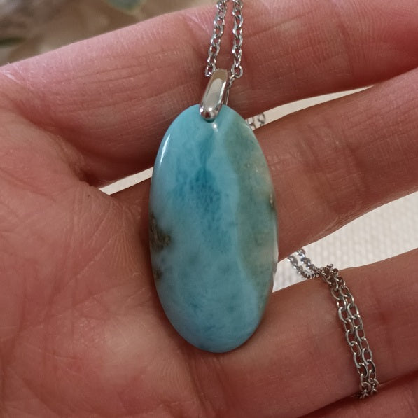Pendentif larimar 3,2 × 1,6 cm - chaîne acier inox argent