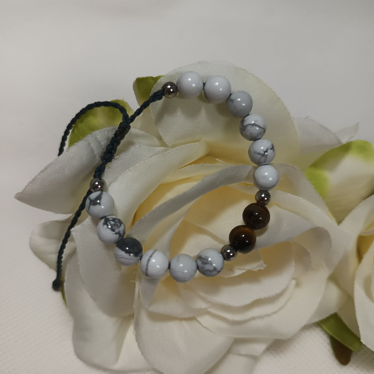 Bracelet howlite & œil de tigre 6 mm - réglable - enfant
