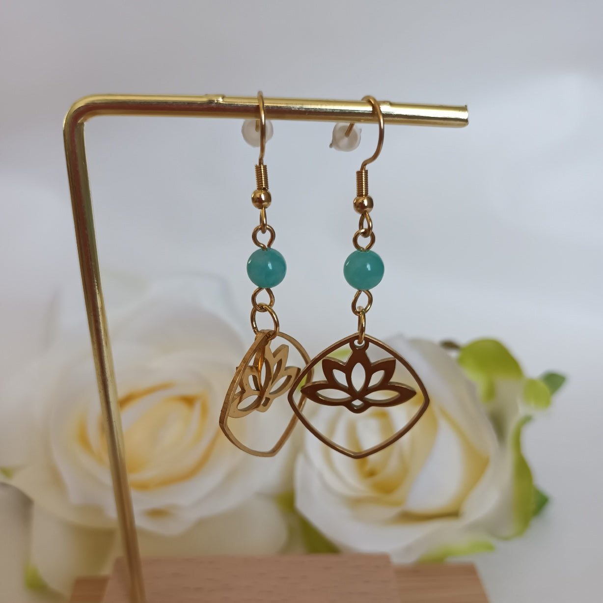 Boucles d’oreilles amazonite du Pérou & fleur de lotus - acier inoxydable - 5,4 × 2,2 cm