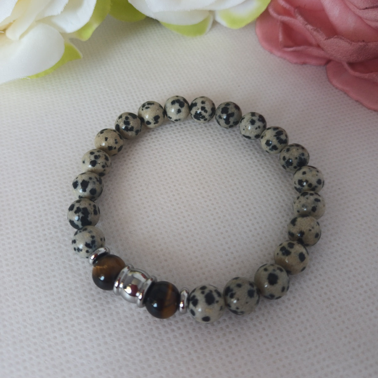 Bracelet jaspe dalmatien et œil de tigre 8 mm - breloques acier inox - élastique 17 cm
